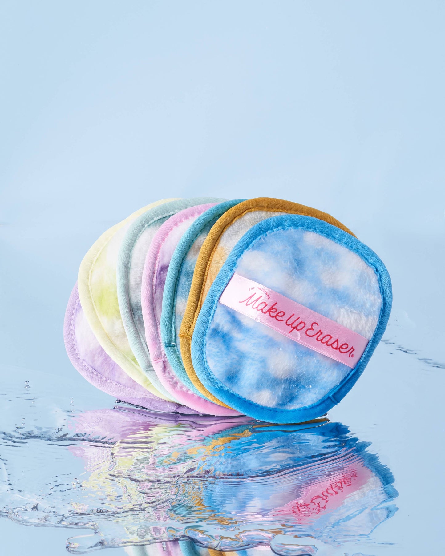 Cloud Cosmetic Bag with Makeup Removing Towels by The Makeup Eraser