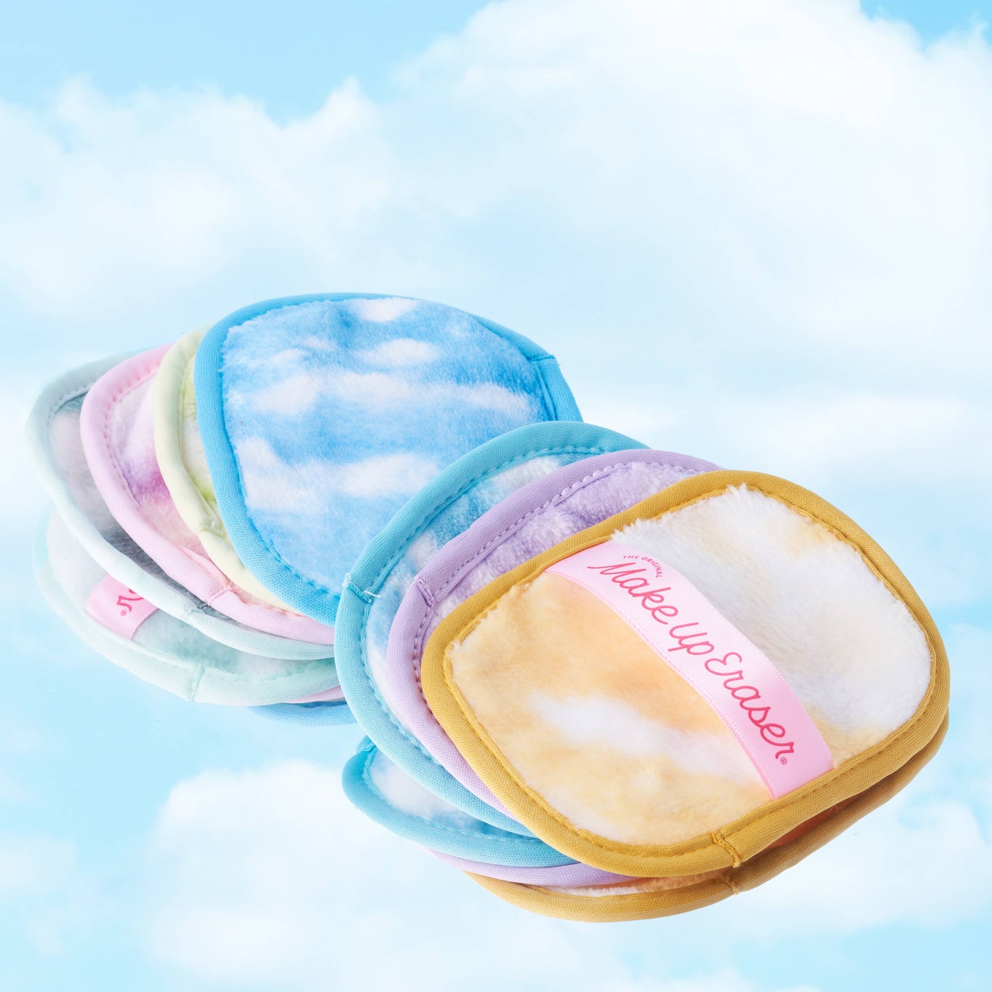 Cloud Cosmetic Bag with Makeup Removing Towels by The Makeup Eraser