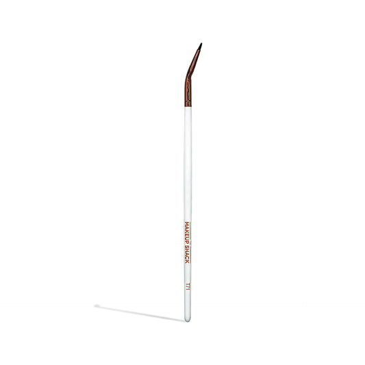 Innovate the Label bent liner brush for eyeliner with white handle and angled bristles